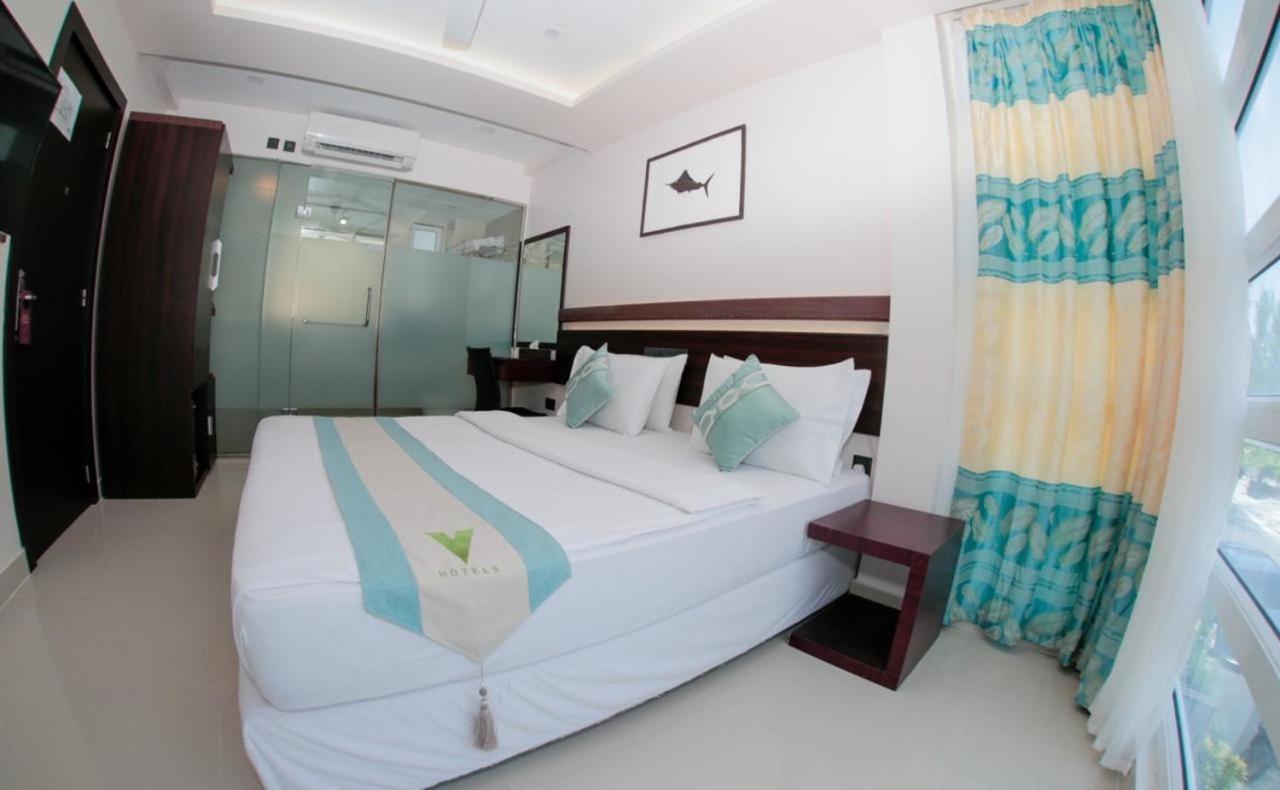 The White Harp Beach Hotel Malé Exterior foto