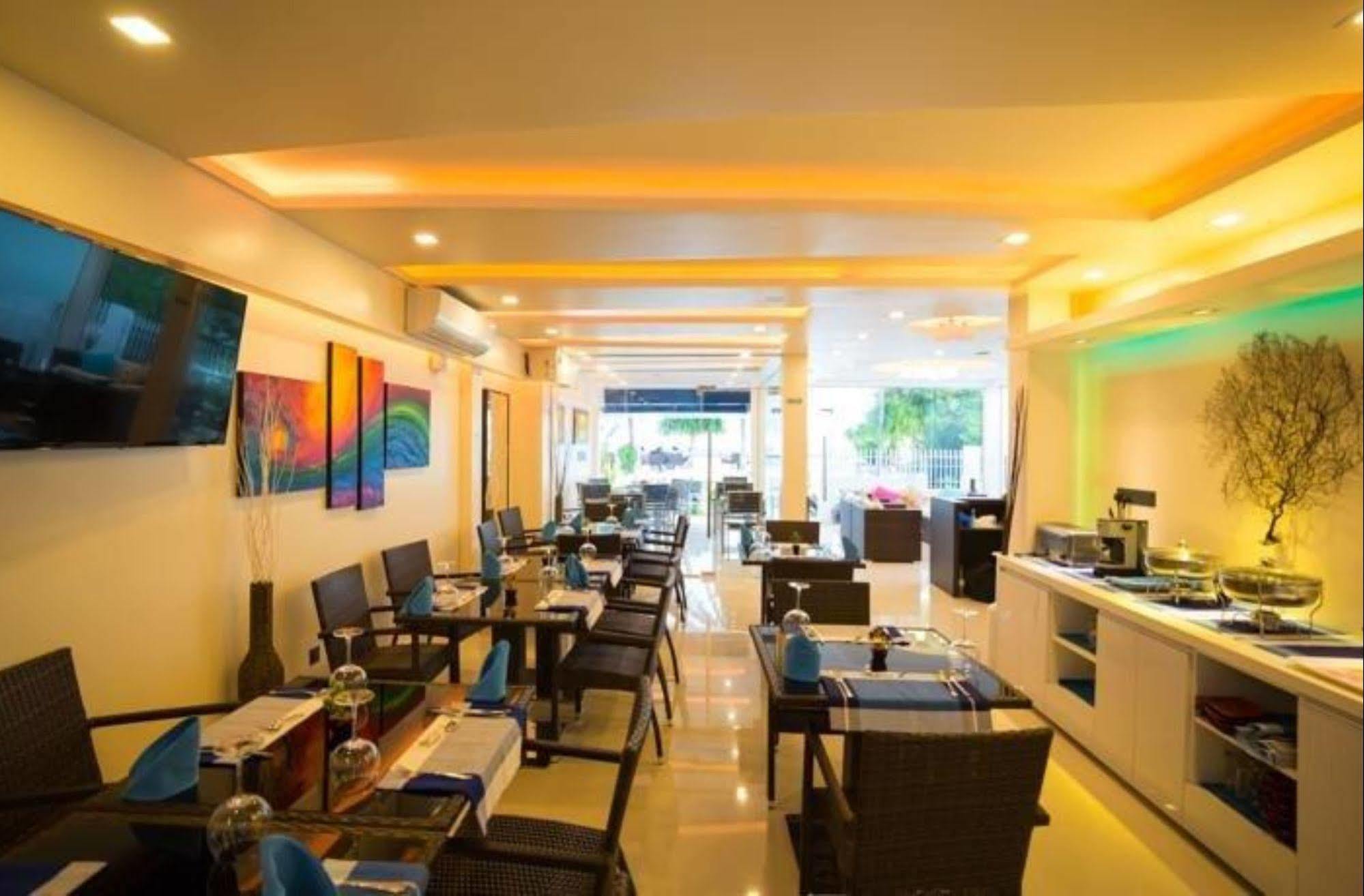 The White Harp Beach Hotel Malé Exterior foto